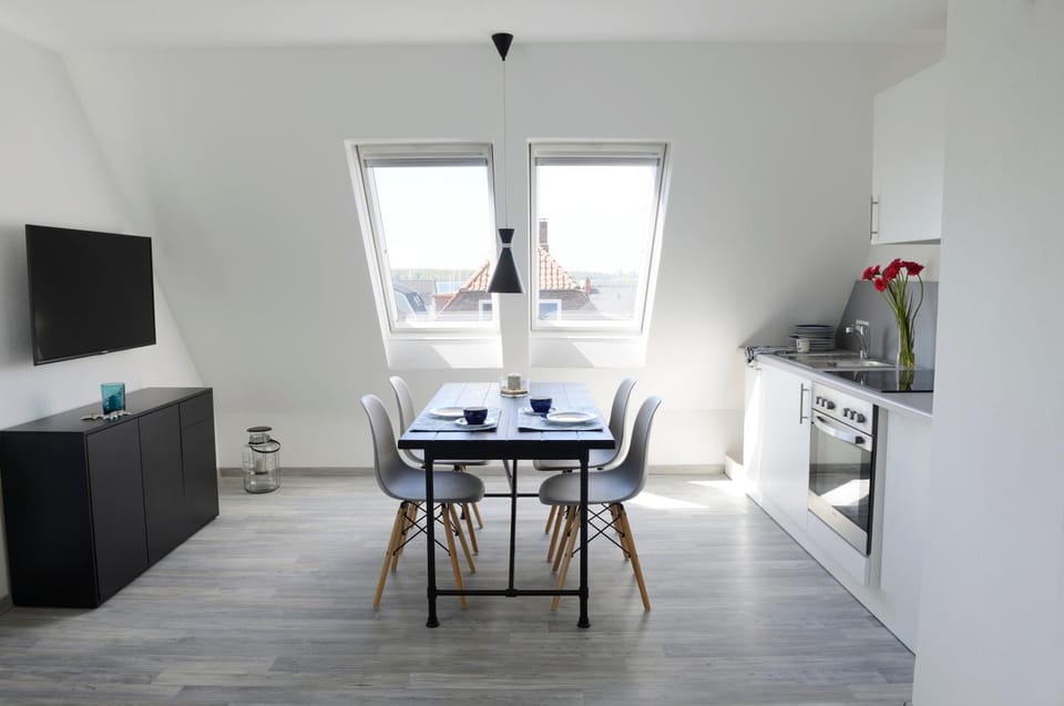 TV and multimedia, Kitchen or kitchenette, Dining area, Sea view
