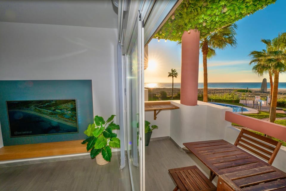 Living room, Lounge or bar, Sea view