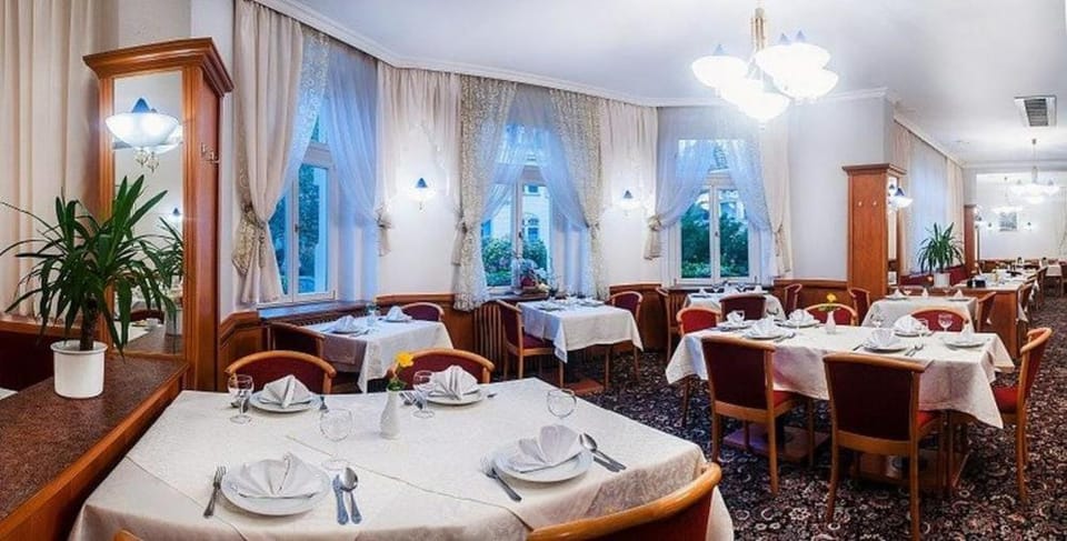 Property building, Restaurant/places to eat, Seating area