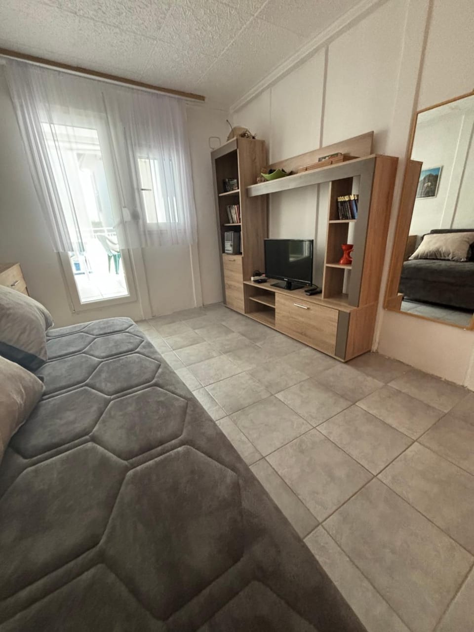 Communal lounge/ TV room, Library, TV and multimedia, Living room, Seating area