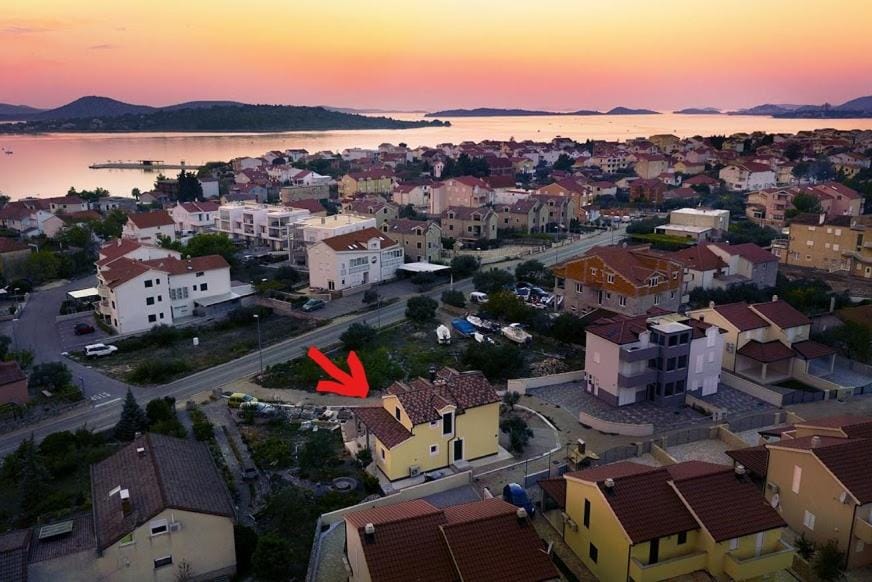 Bird's eye view, City view, Street view