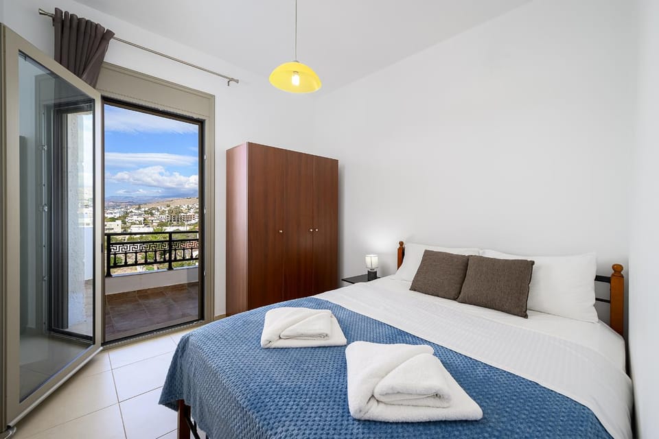 Bed, View (from property/room), Balcony/Terrace, Photo of the whole room, Bedroom, towels, wardrobe