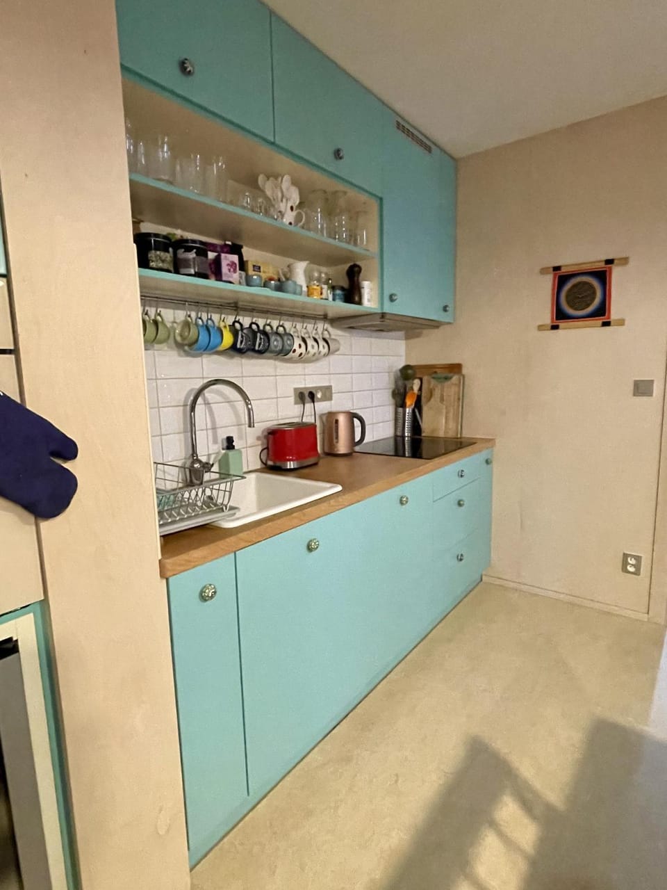 Coffee/tea facilities, Kitchen or kitchenette, Communal kitchen, kitchen