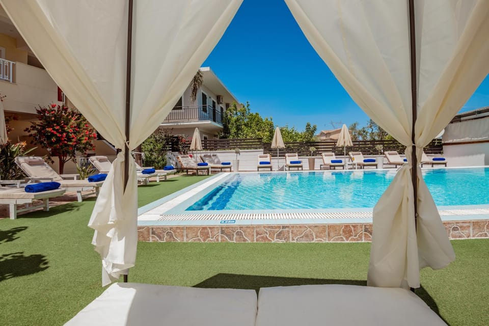 Swimming pool, sunbed