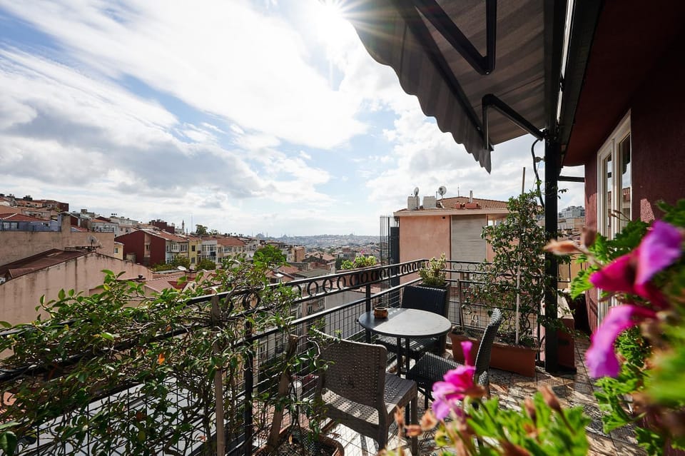 View (from property/room), Balcony/Terrace, City view