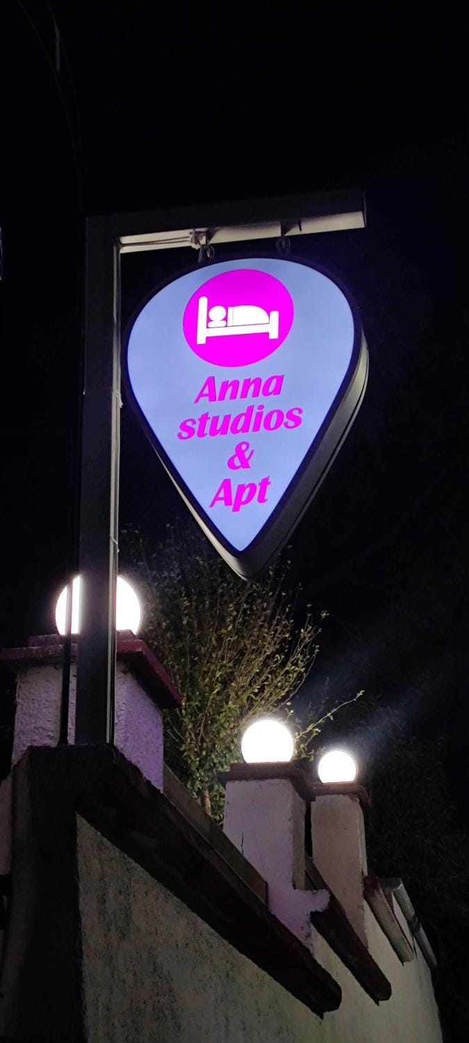 Facade/entrance, Night, Logo/Certificate/Sign, Text overlay