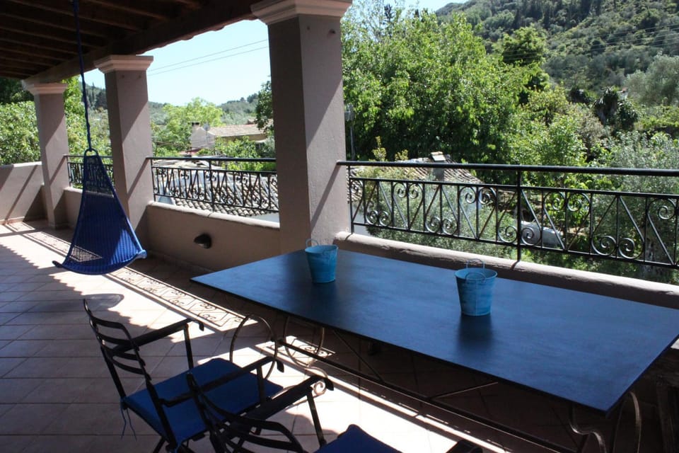 Balcony/Terrace, Mountain view
