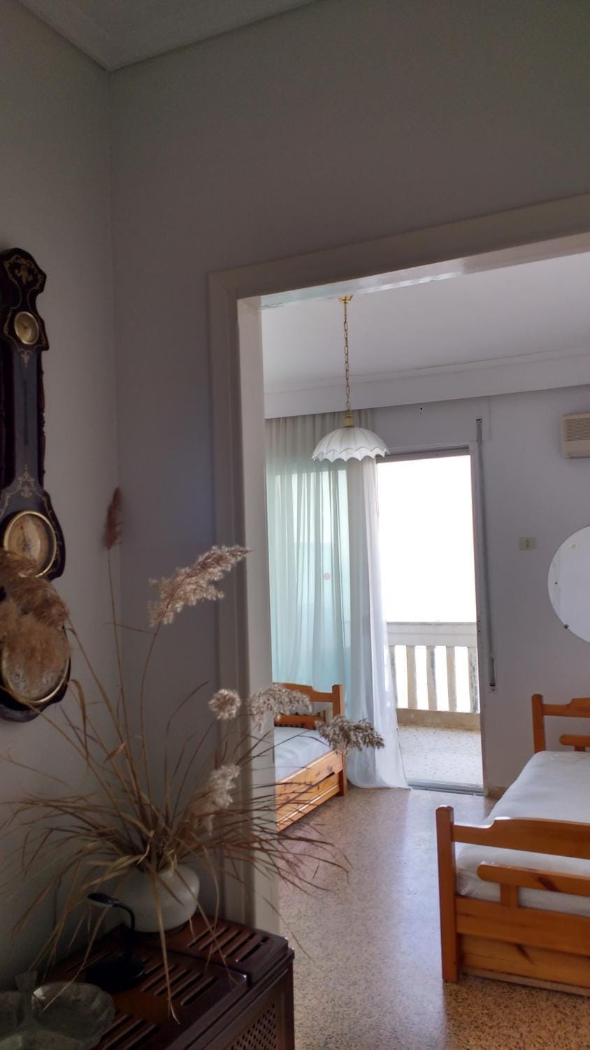 Communal lounge/ TV room, Living room, Photo of the whole room, Decorative detail, City view, Sea view, Street view