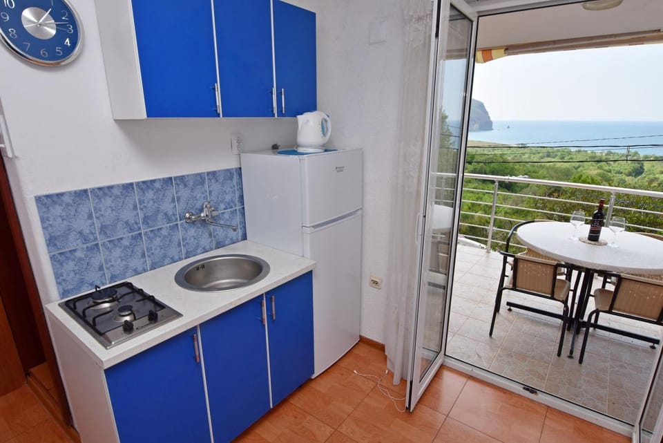 View (from property/room), Balcony/Terrace, Seating area, Dining area, Landmark view
