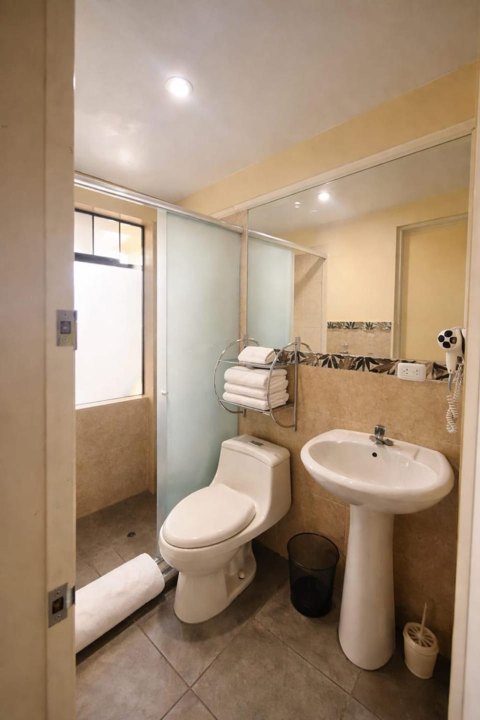 Shower, Toilet, Bathroom, towels