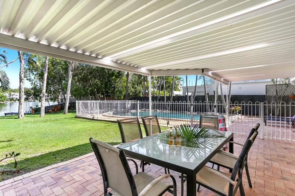 BBQ facilities, Balcony/Terrace, Dining area, Garden view, Pool view, River view