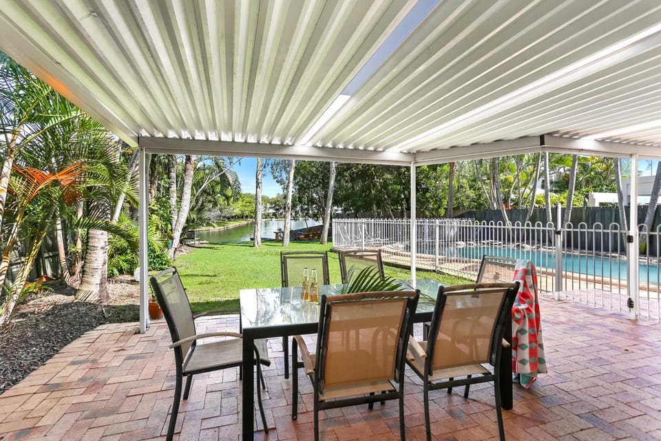 BBQ facilities, Balcony/Terrace, Dining area, Swimming pool