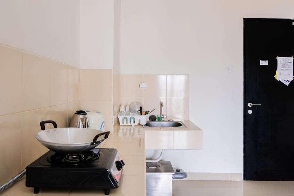 Simply Furnished 1BR at Paramount Skyline Apartment By Travelio Apartment in West Java