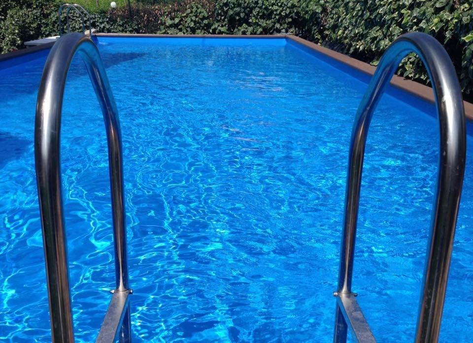 Day, Swimming pool
