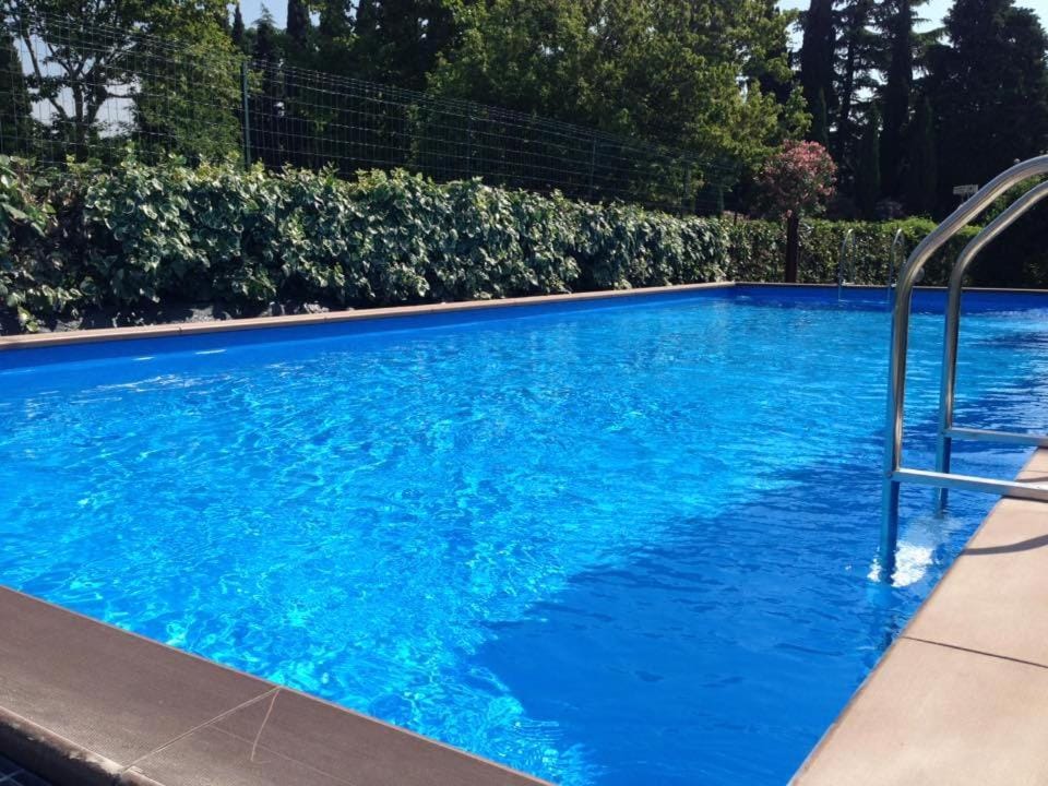 Day, Swimming pool