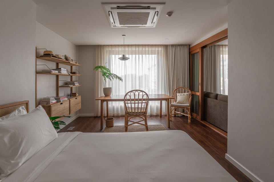 Bed, Photo of the whole room, Seating area, Bedroom, hair dresser, air conditioner