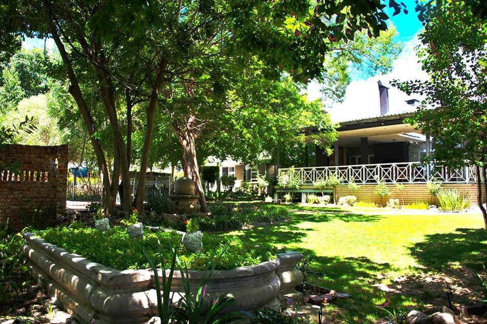 Property building, Day, Garden, Garden, Garden view