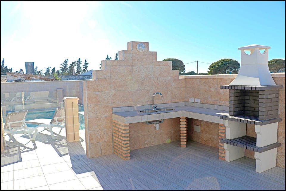 Chalet Peñuelas con piscina Chalet in La Janda