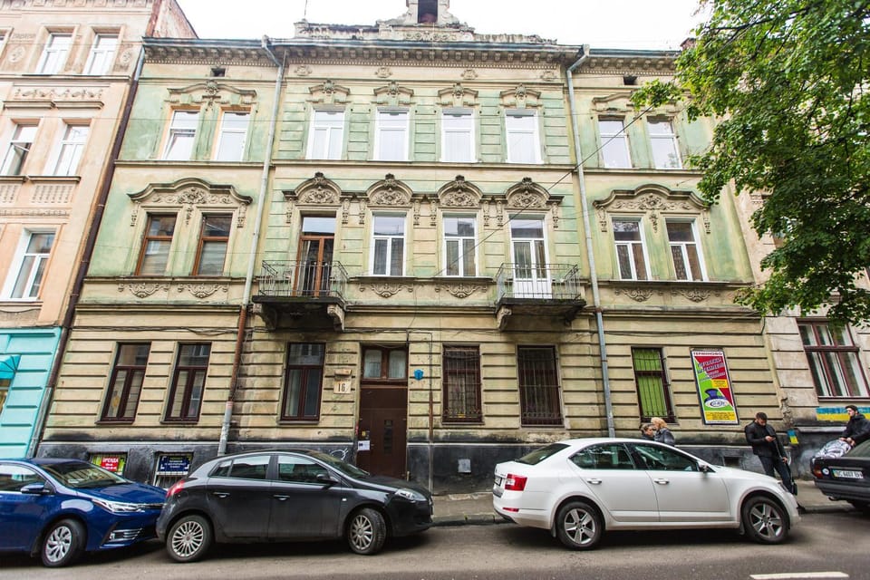 Facade/entrance, City view