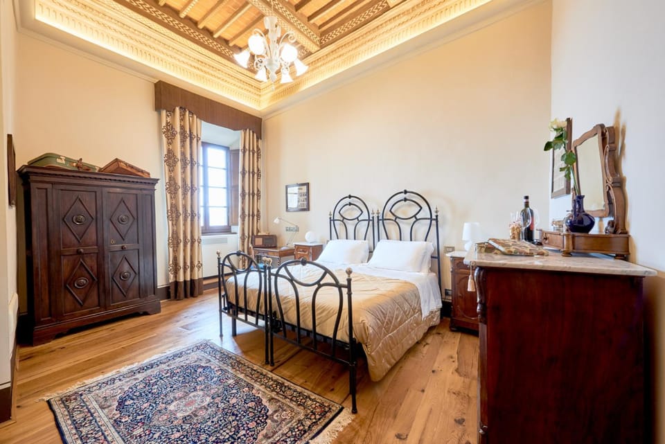Photo of the whole room, Bedroom