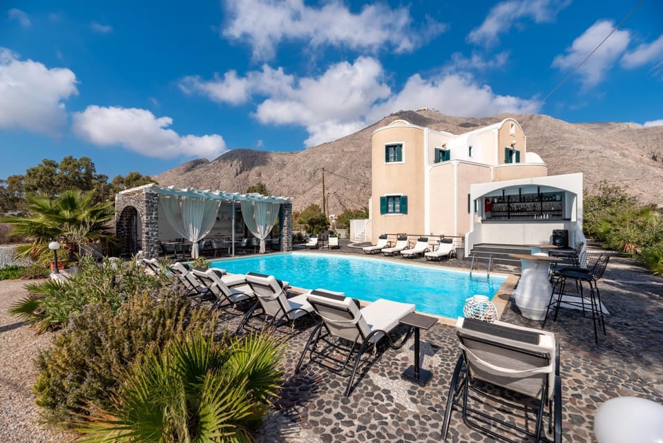 Property building, Day, Swimming pool