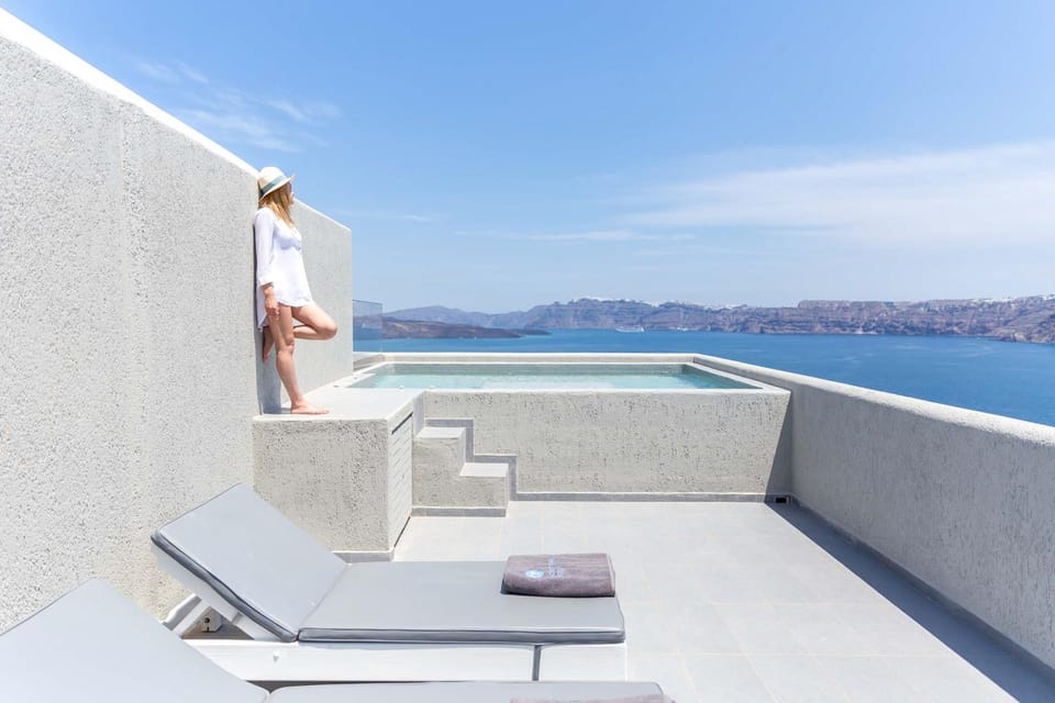 View (from property/room), Balcony/Terrace, Sea view, Swimming pool, sunbed