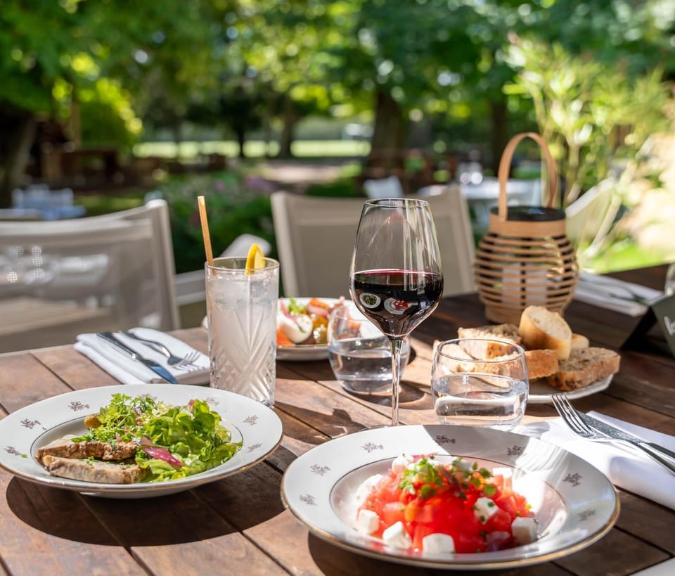 Patio, Food and drinks