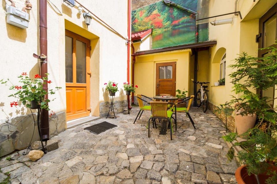 Property building, Facade/entrance, Balcony/Terrace