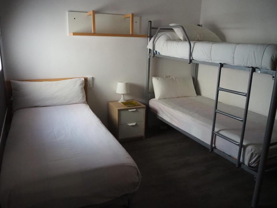 Bedroom, bunk bed