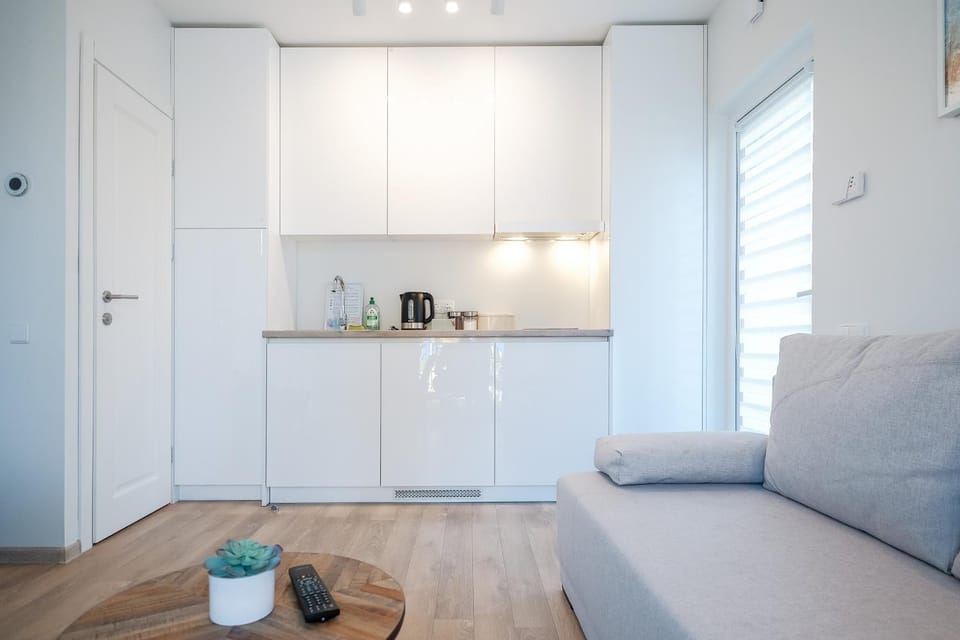 Kitchen or kitchenette, Living room, Seating area, Dining area