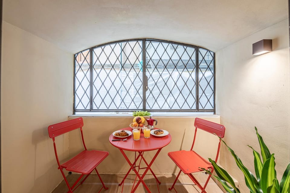 Food and drinks, Seating area