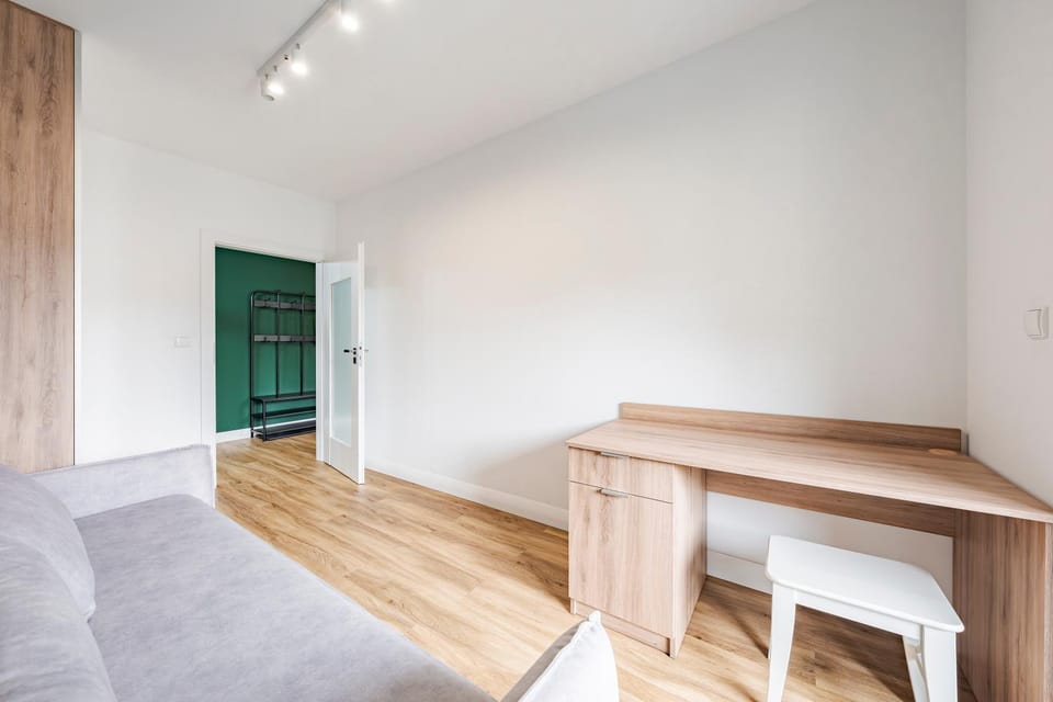 Bed, Photo of the whole room, wardrobe