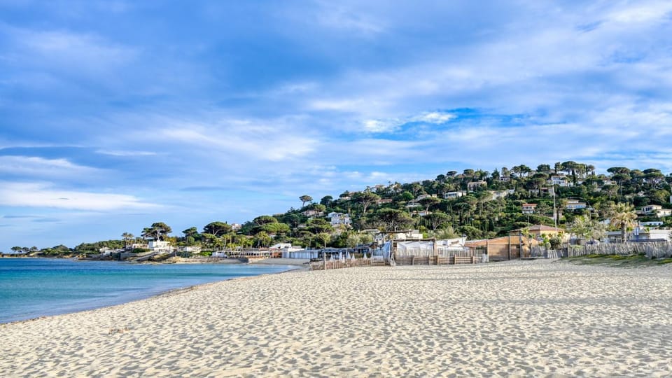 Restaurant/places to eat, Day, Natural landscape, Beach, Evening entertainment, Sea view, Location, Sunrise, Sunset