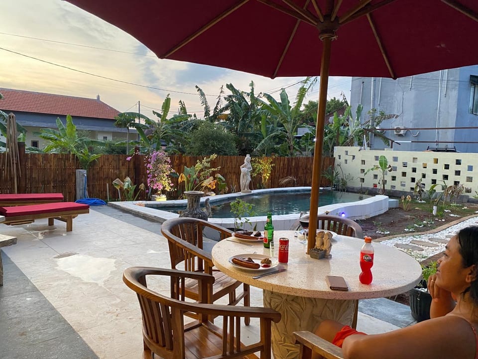 Seating area, Dining area, Swimming pool