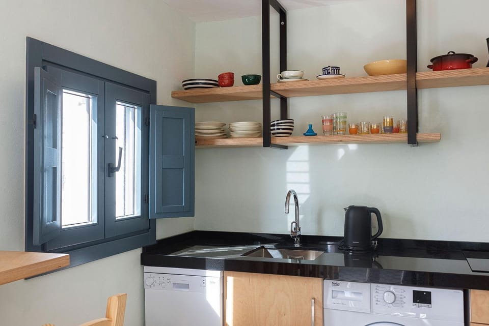 Kitchen or kitchenette, dishwasher, stove, washing machine