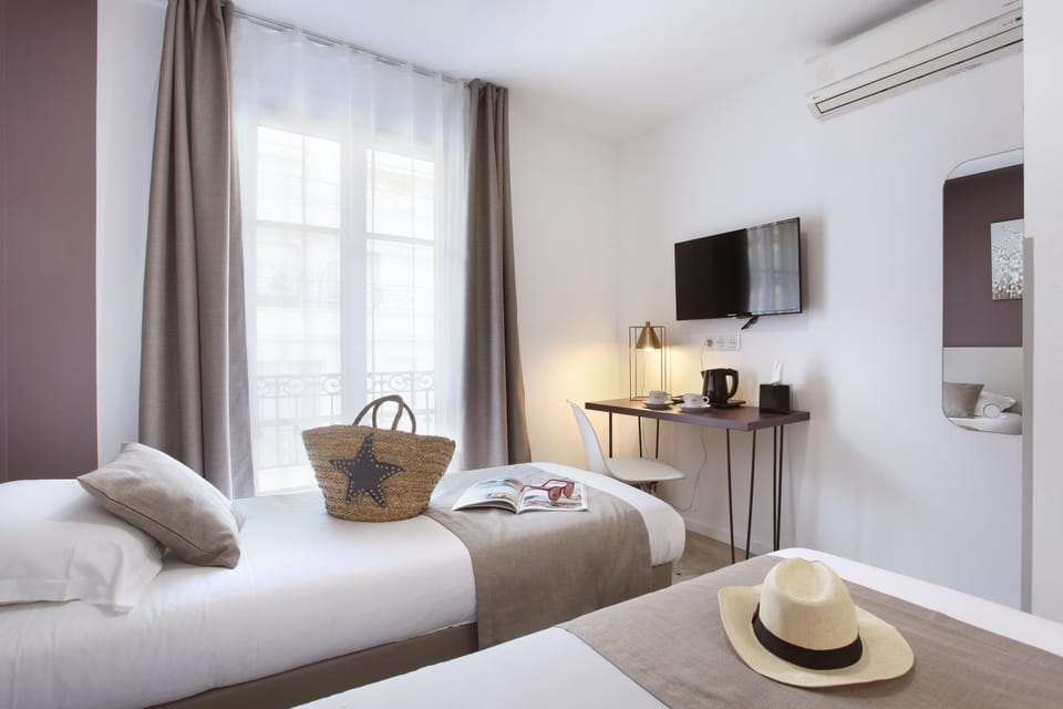 Bed, Bedroom, Guests, Family