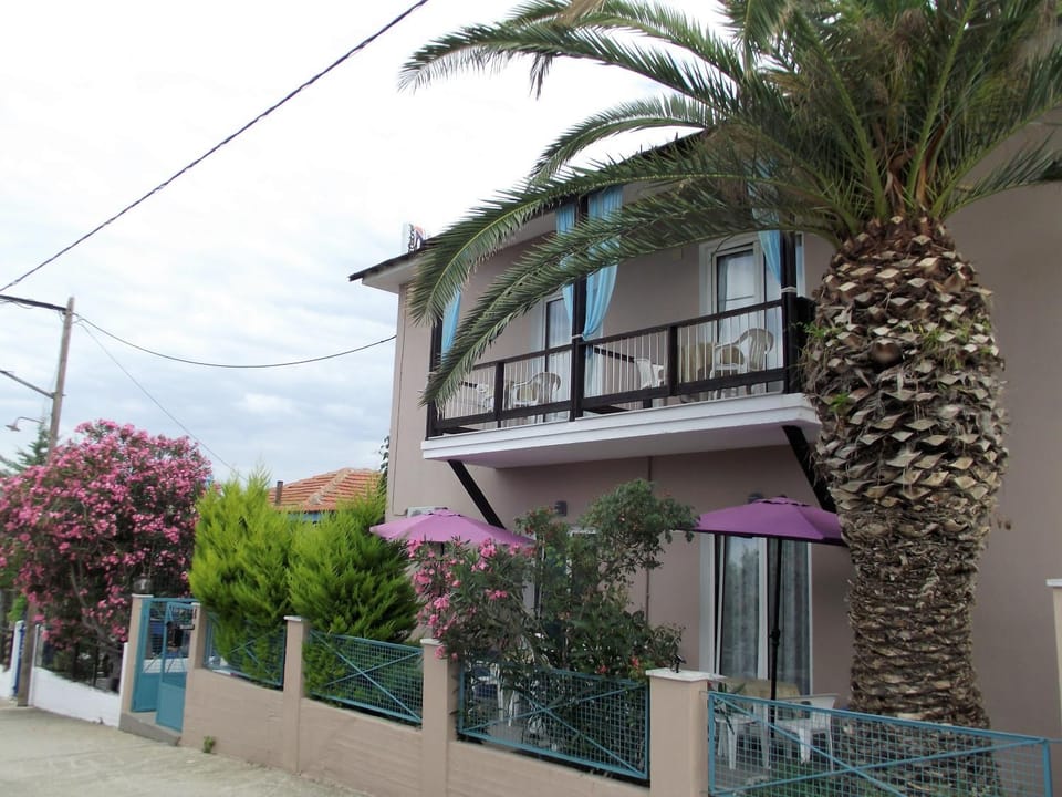 Facade/entrance, Floor plan