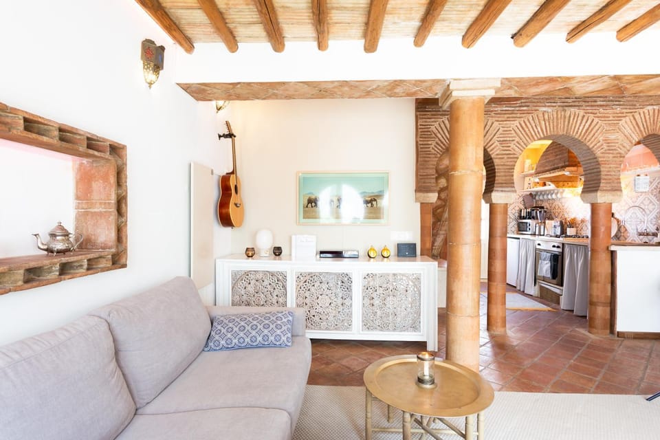 TV and multimedia, Kitchen or kitchenette, Living room, Seating area