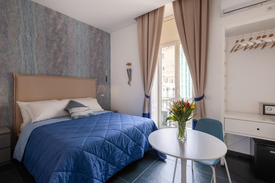 Photo of the whole room, Seating area, Bedroom