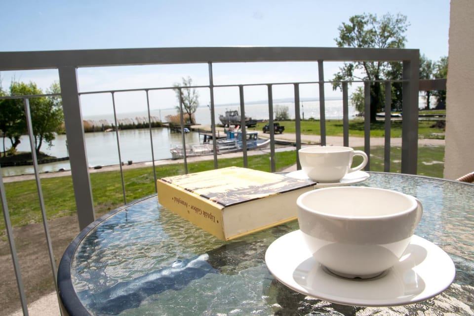 Balcony/Terrace, Lake view