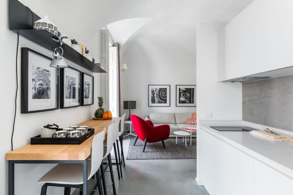 Kitchen or kitchenette, Living room, Seating area, Dining area