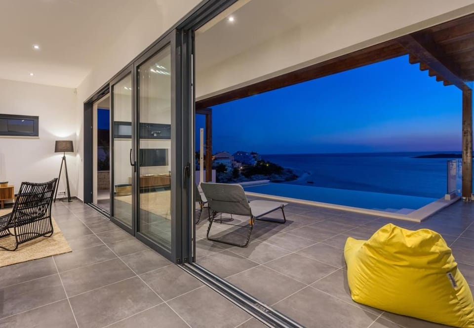 Balcony/Terrace, Swimming pool