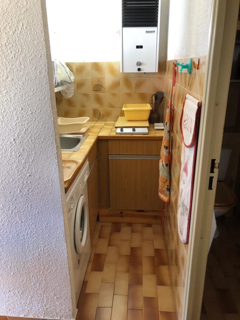 Kitchen or kitchenette