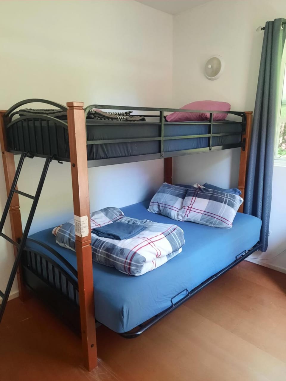 Bed, bunk bed