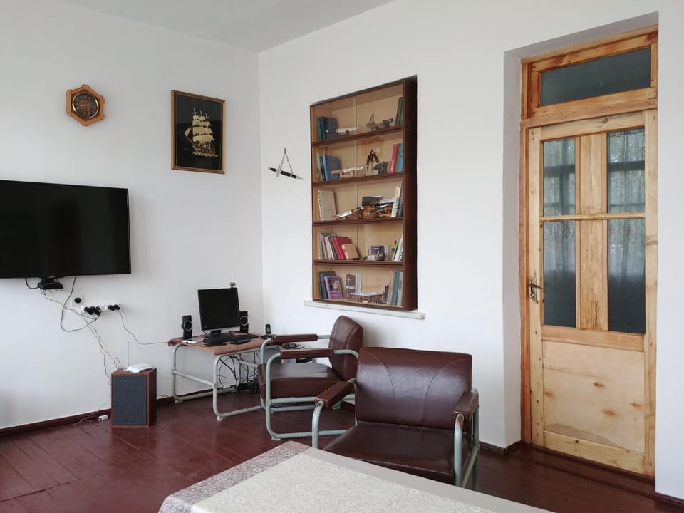 Communal lounge/ TV room, TV and multimedia, Living room, Seating area