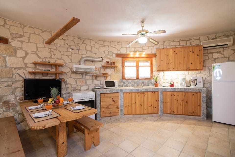 TV and multimedia, Kitchen or kitchenette, Dining area
