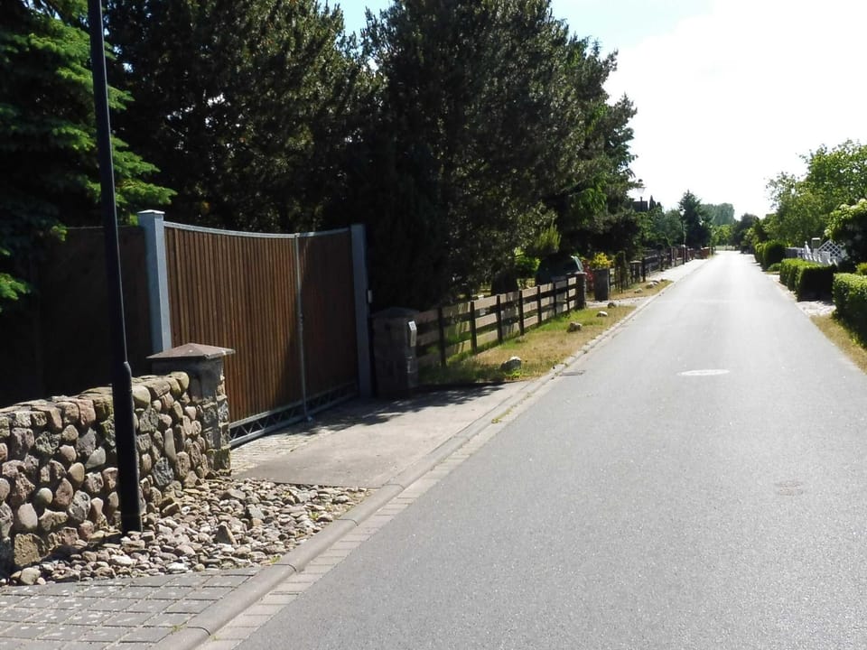 Neighbourhood, Street view