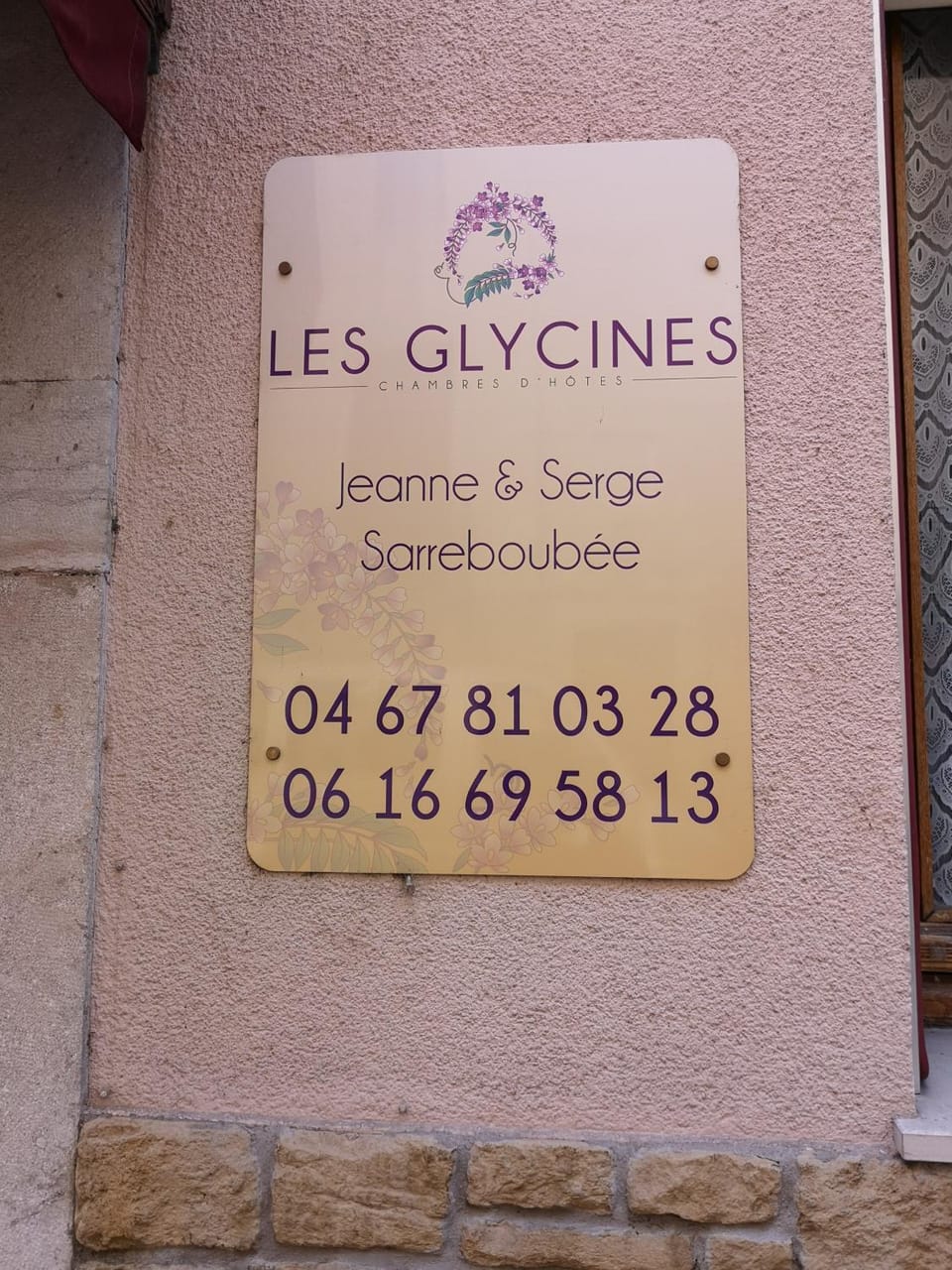 Les Glycines Bed and Breakfast in Occitanie