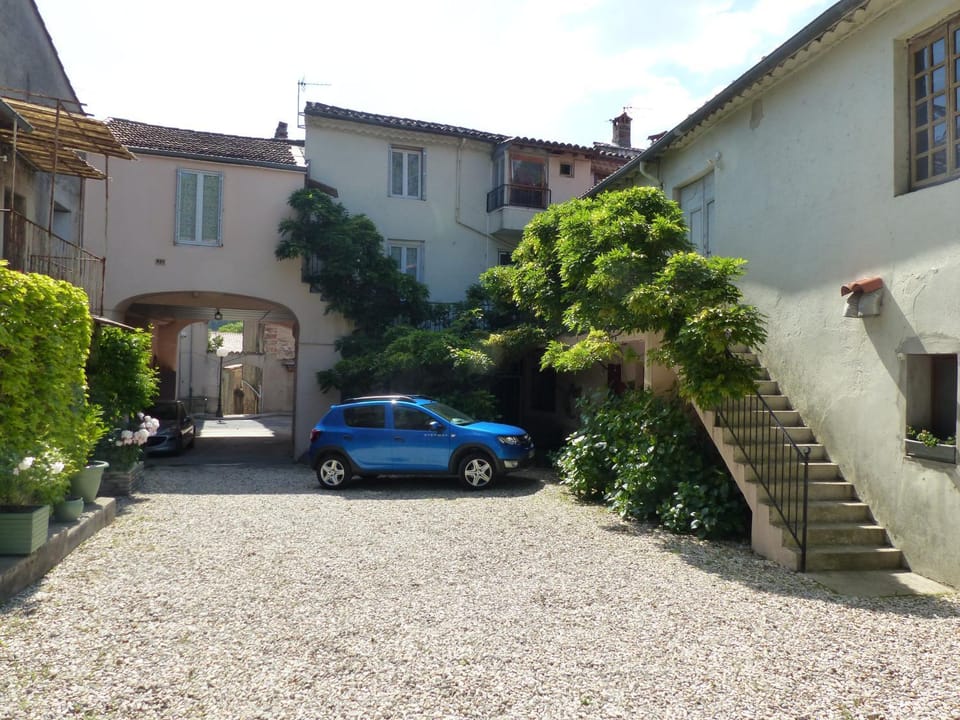 Les Glycines Bed and Breakfast in Occitanie