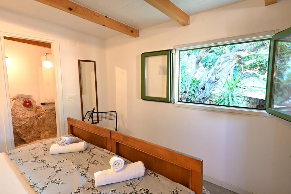 Bed, Bathroom, Photo of the whole room, Bedroom, towels